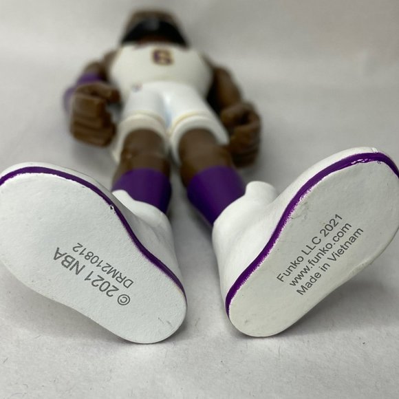 Funko LA Lakers NBA Funko Gold 5 Inch Vinyl Lebron James Figure - Picture 3 of 3